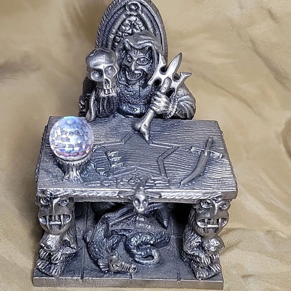 Myth & Magic Dark Secrets "Guardian Of The Demons" Figurine (#6210) - Picture 1 of 7